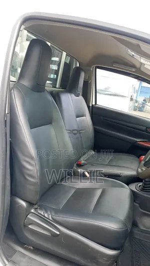 Toyota Hilux 2016 Black