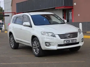 Toyota Vanguard 2013 White