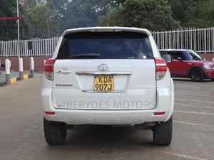 Toyota Vanguard 2013 White