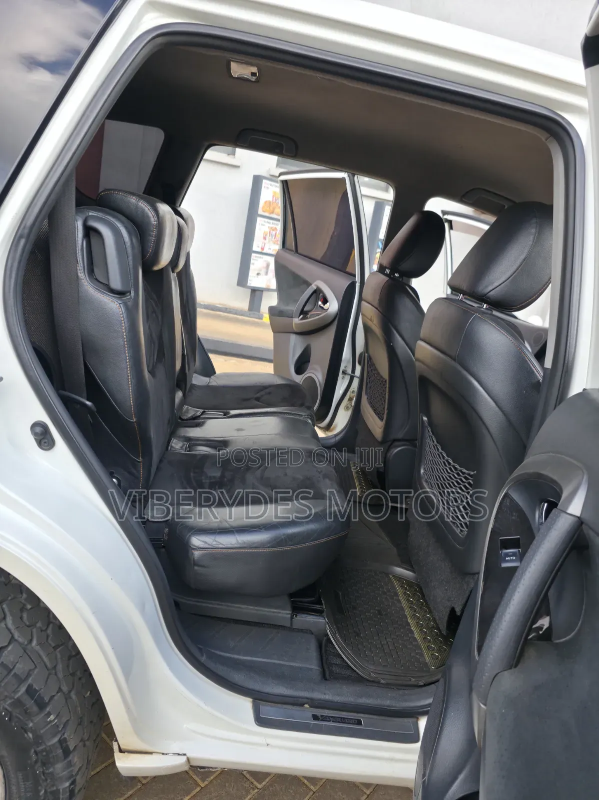 Toyota Vanguard 2013 White