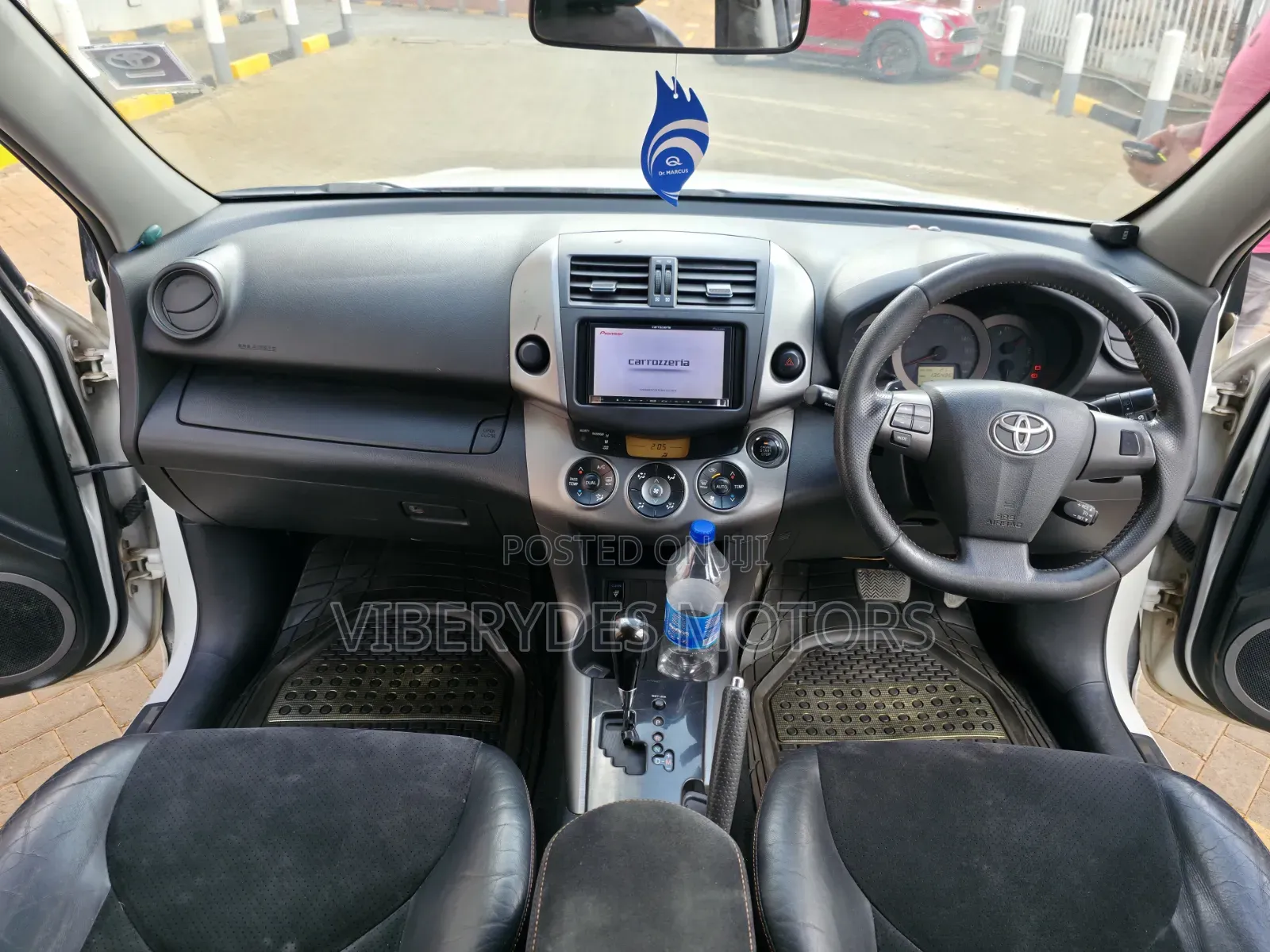 Toyota Vanguard 2013 White
