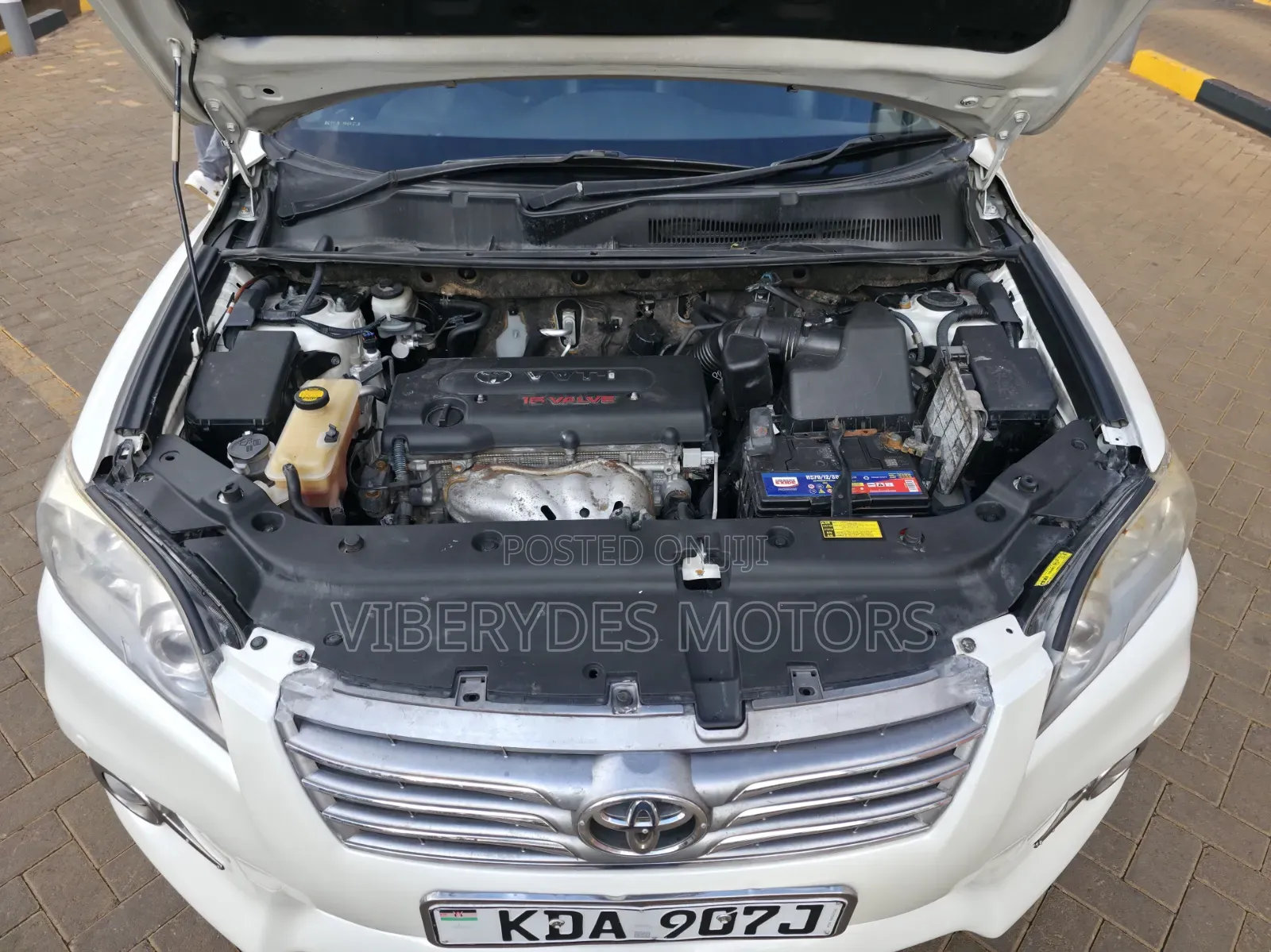 Toyota Vanguard 2013 White