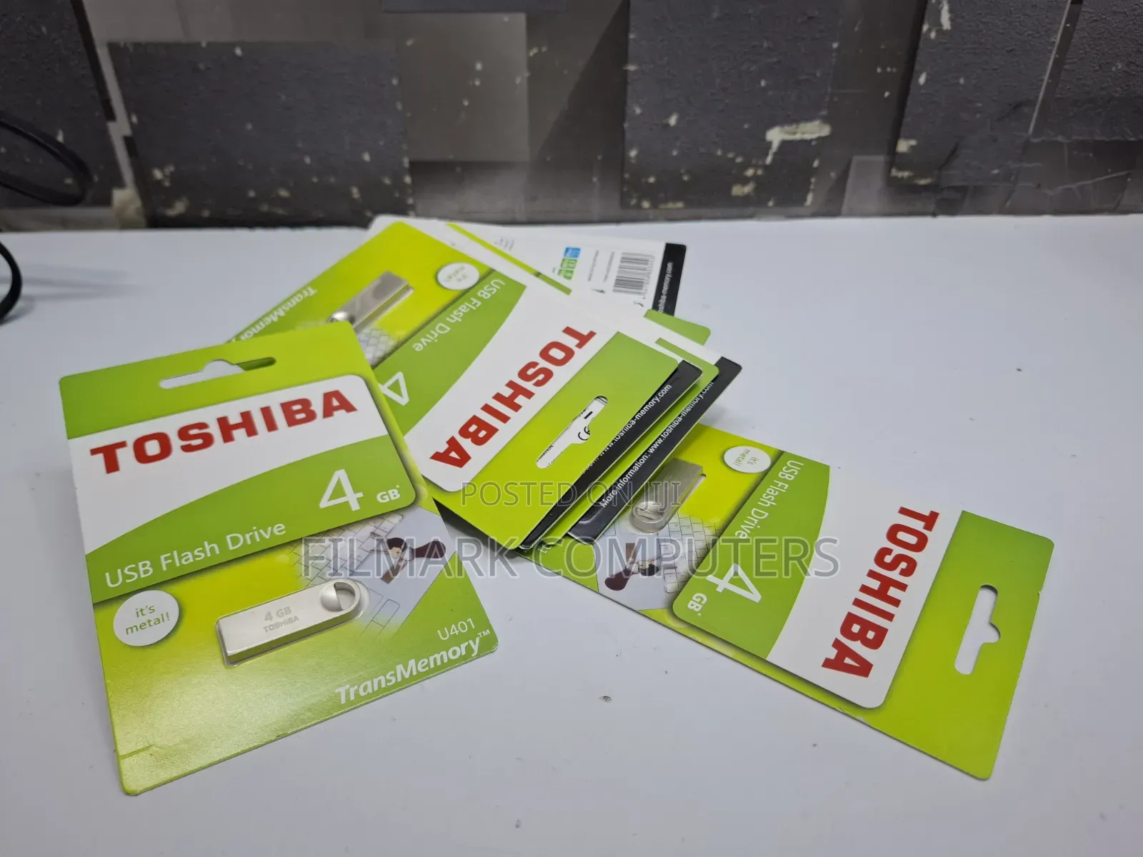 Toshiba TransMemory U401 USB Flash Drive 4GB Storage Capacity