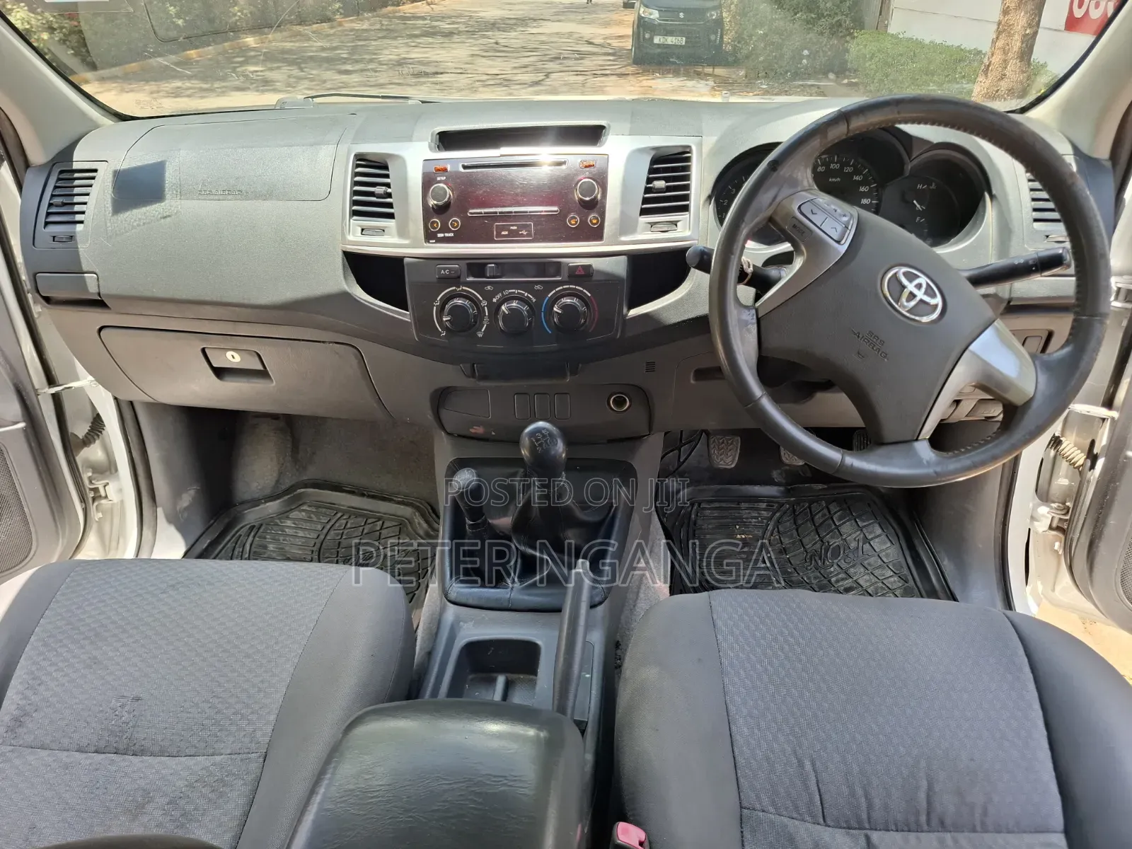 Toyota Hilux 2014 Off white