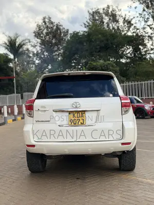 Toyota Vanguard 2013 White