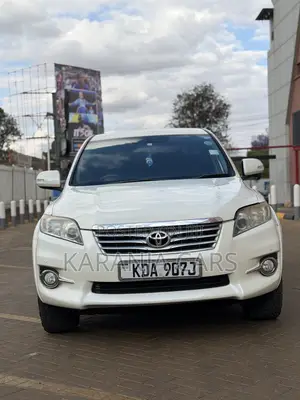 Toyota Vanguard 2013 White