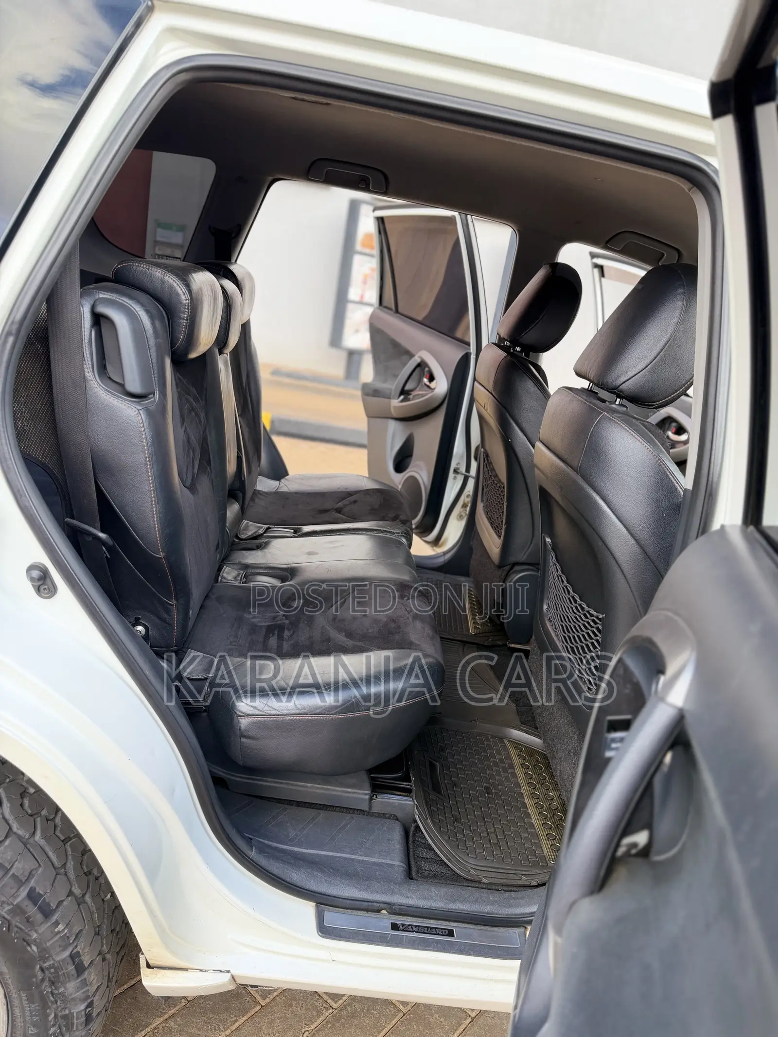 Toyota Vanguard 2013 White