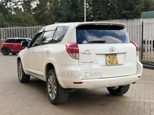 Toyota Vanguard 2013 White