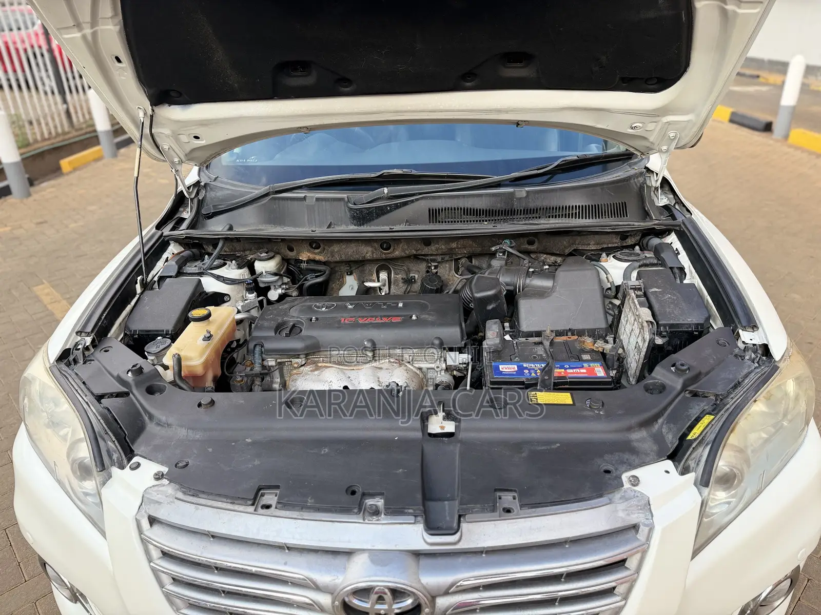 Toyota Vanguard 2013 White