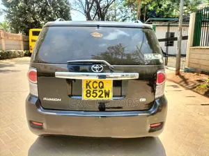 Toyota Corolla Rumion Hatchback 1.5 FWD 2011 Black