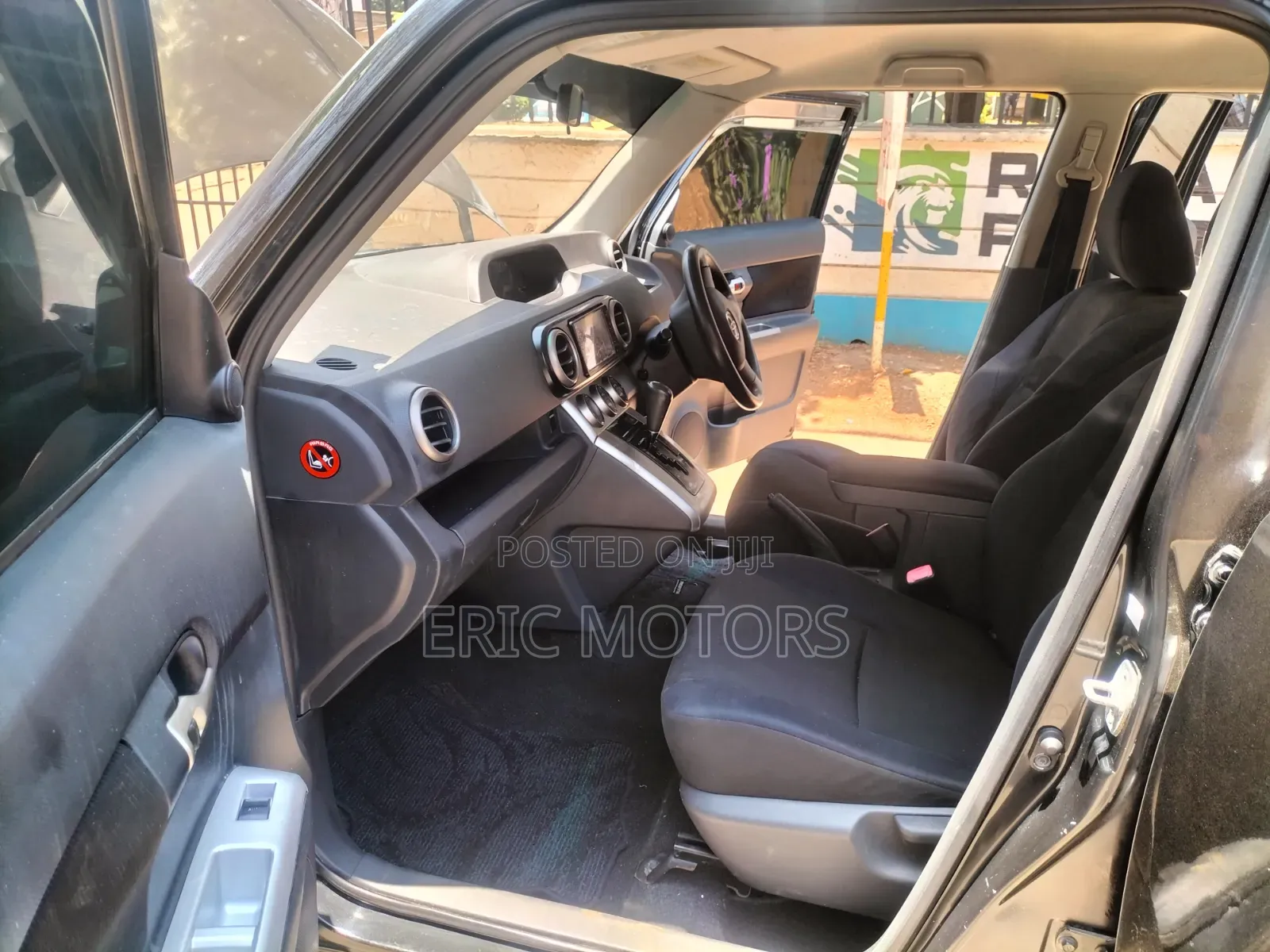 Toyota Corolla Rumion Hatchback 1.5 FWD 2011 Black