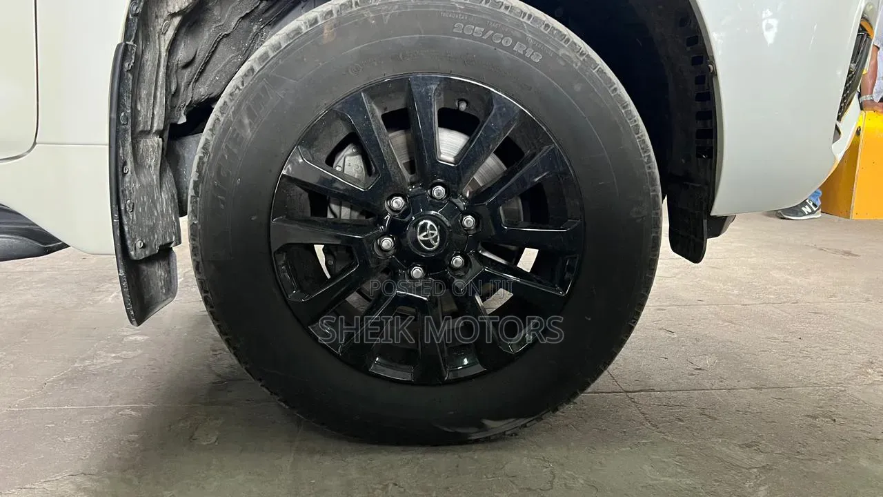 Toyota Land Cruiser Prado 2021 White