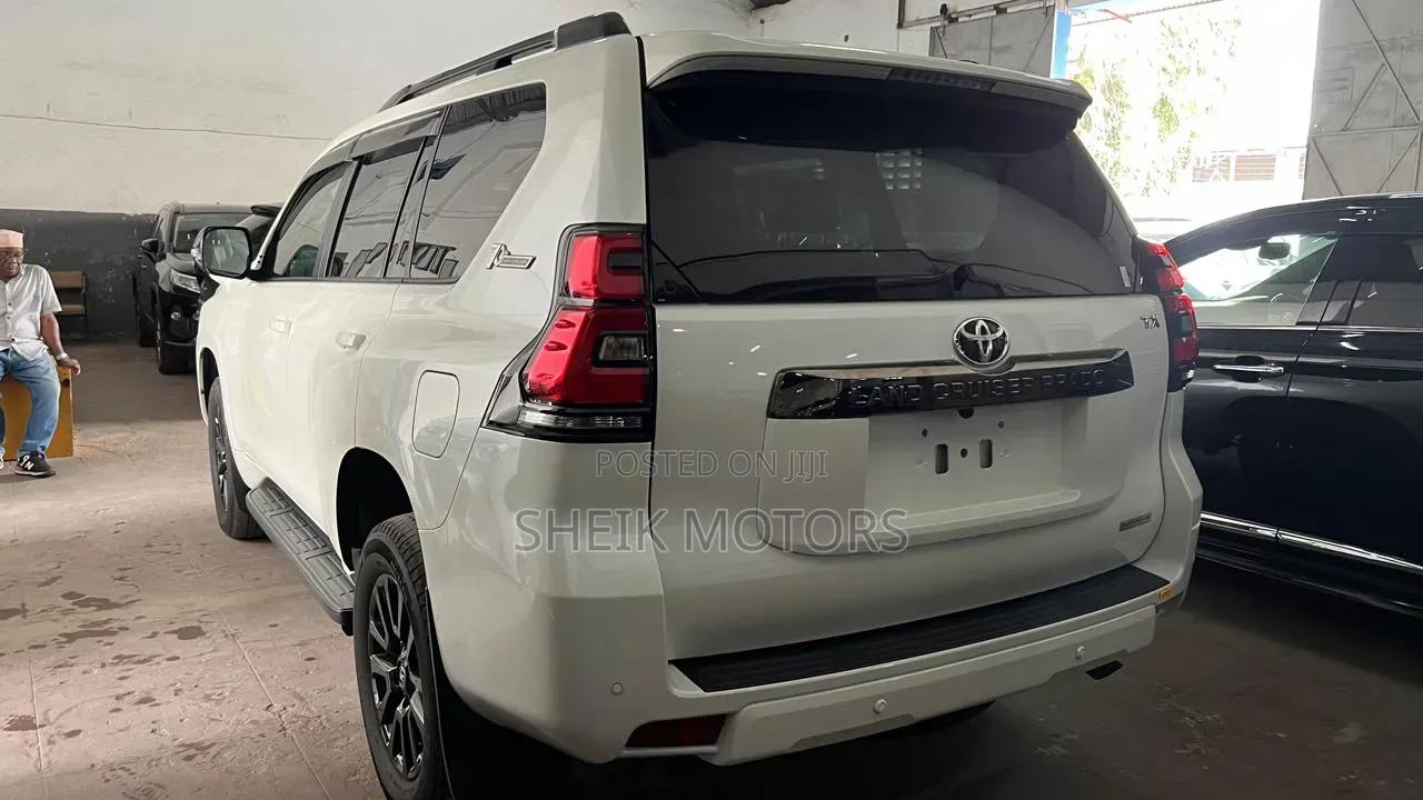 Toyota Land Cruiser Prado 2021 White