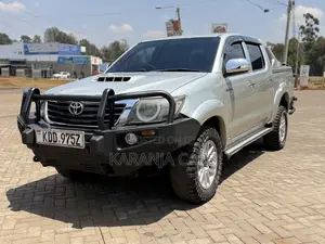 Toyota Hilux 2014 Silver