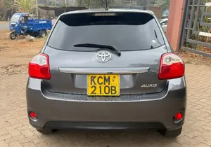 Toyota Auris 2010 Silver