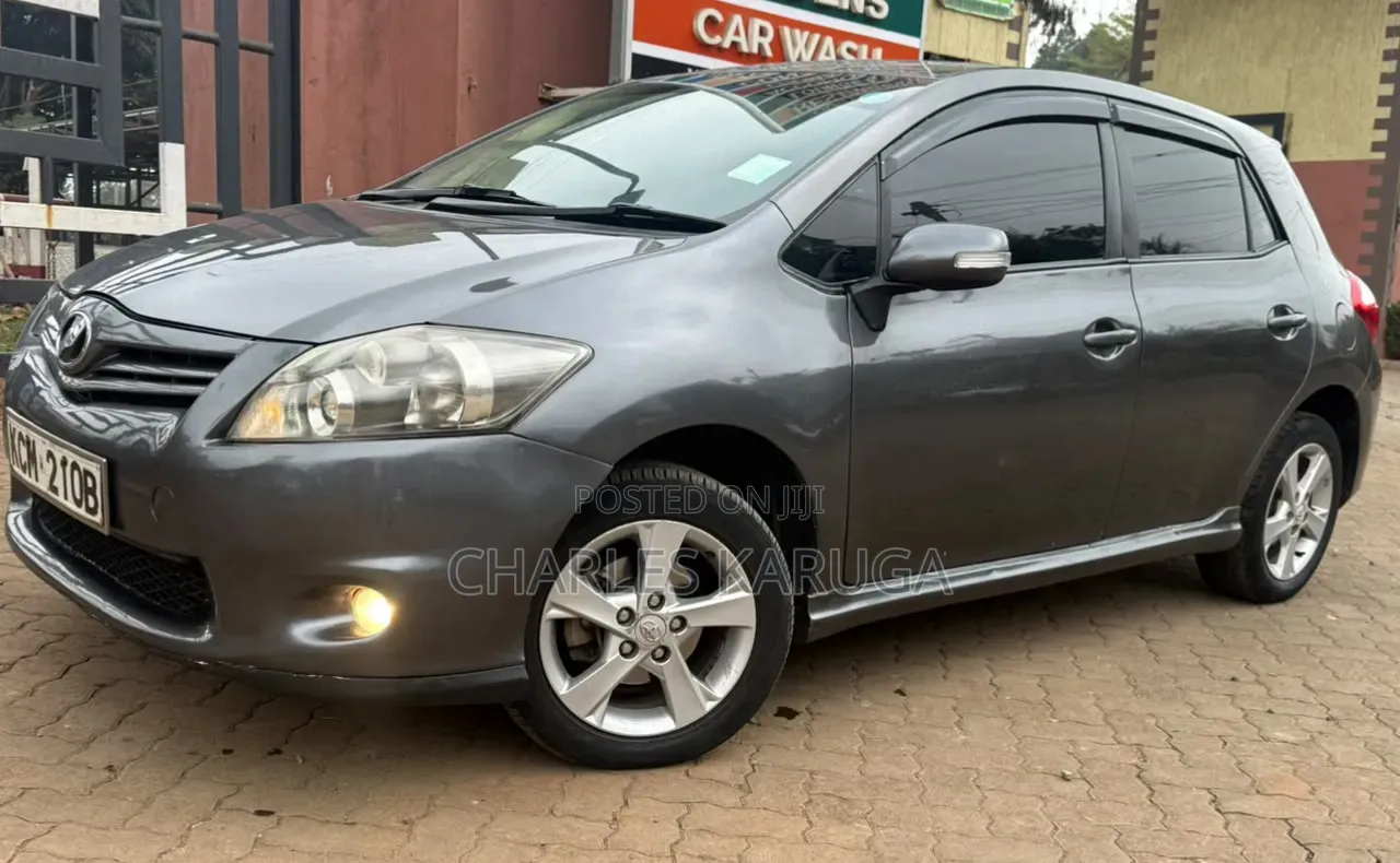 Toyota Auris 2010 Silver
