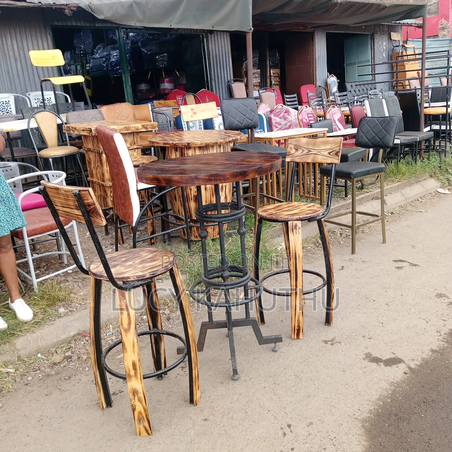 Rustic Wood Finish With Mahogany Backrest Stools