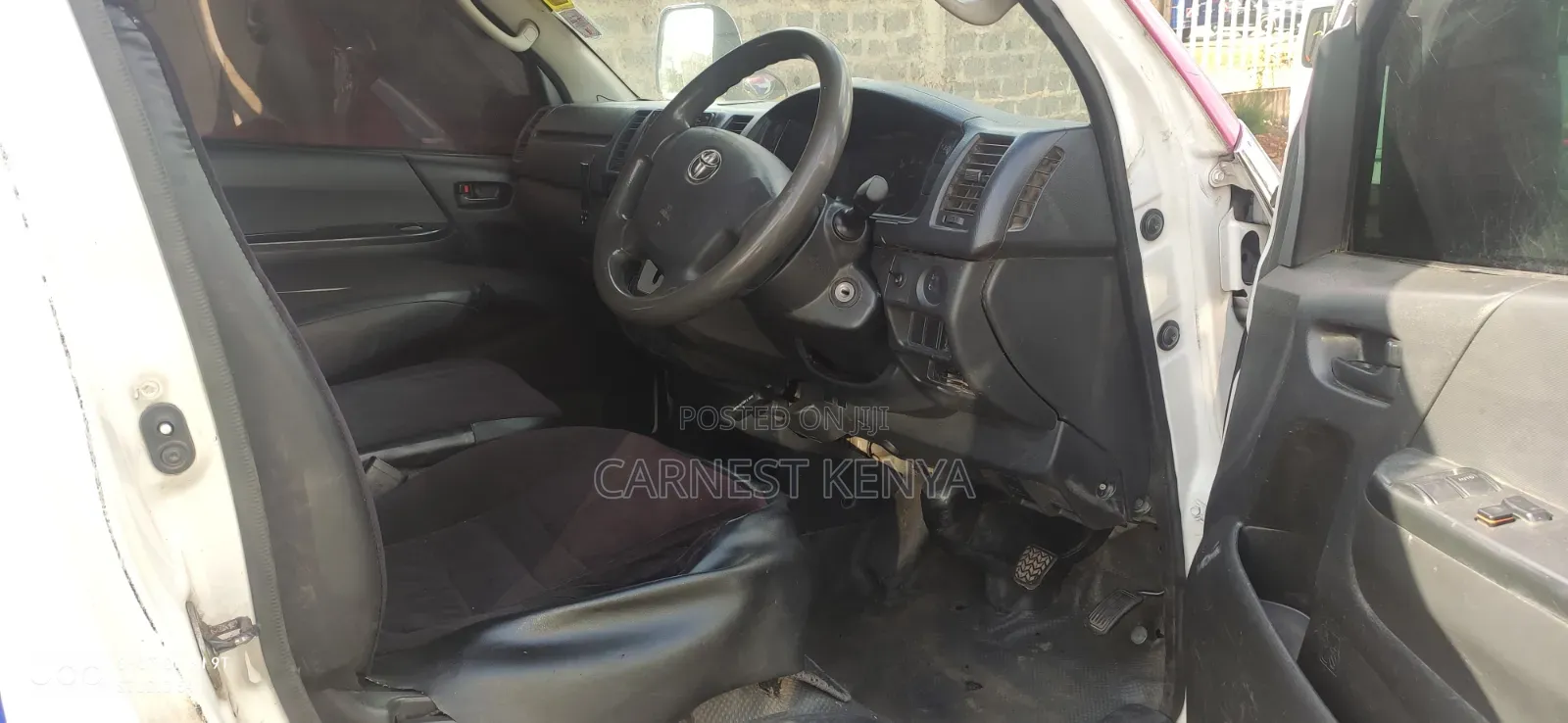 Toyota HiAce 2015 White