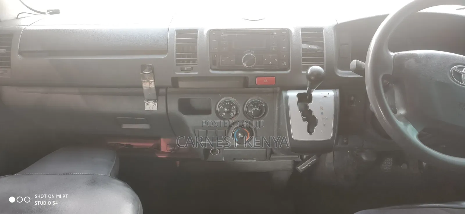 Toyota HiAce 2015 White