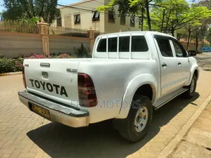Toyota Hilux 2015 White