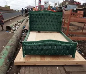 5×6 Dark Green Mocket Bed – Elegant Modern