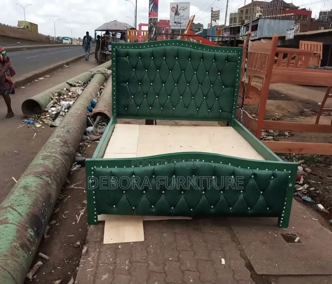 5×6 Dark Green Mocket Bed – Elegant Modern