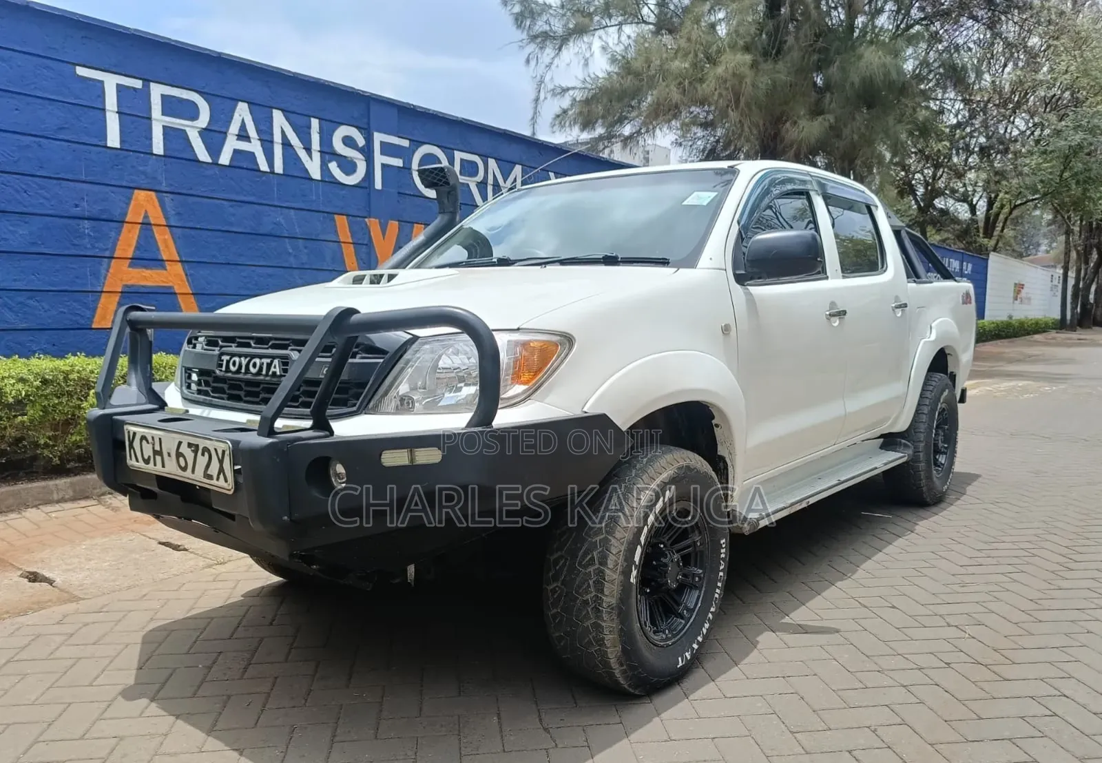 Toyota Hilux 2011 White