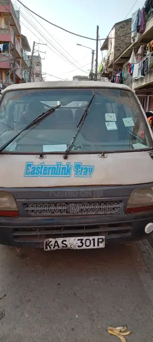 Toyota HiAce 2002 White