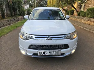 Mitsubishi Outlander 2013 White
