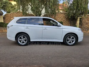 Mitsubishi Outlander 2013 White