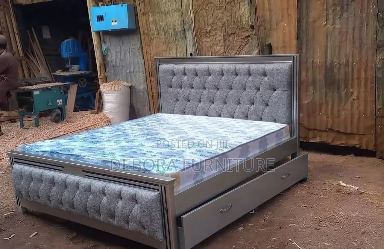 5×6 Elegant Grey Mocket Bed With Storage Drawer and Mattress
