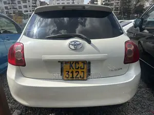 Toyota Auris 2009 White