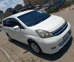 Toyota ISIS 1.8 L 2WD 2012 White