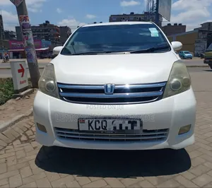 Toyota ISIS 1.8 L 2WD 2012 White