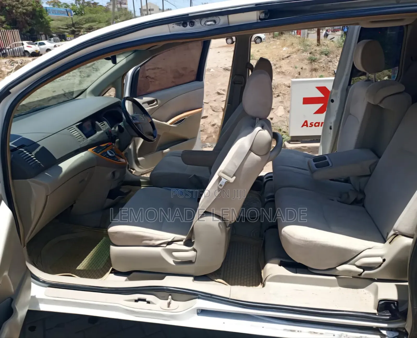 Toyota ISIS 1.8 L 2WD 2012 White