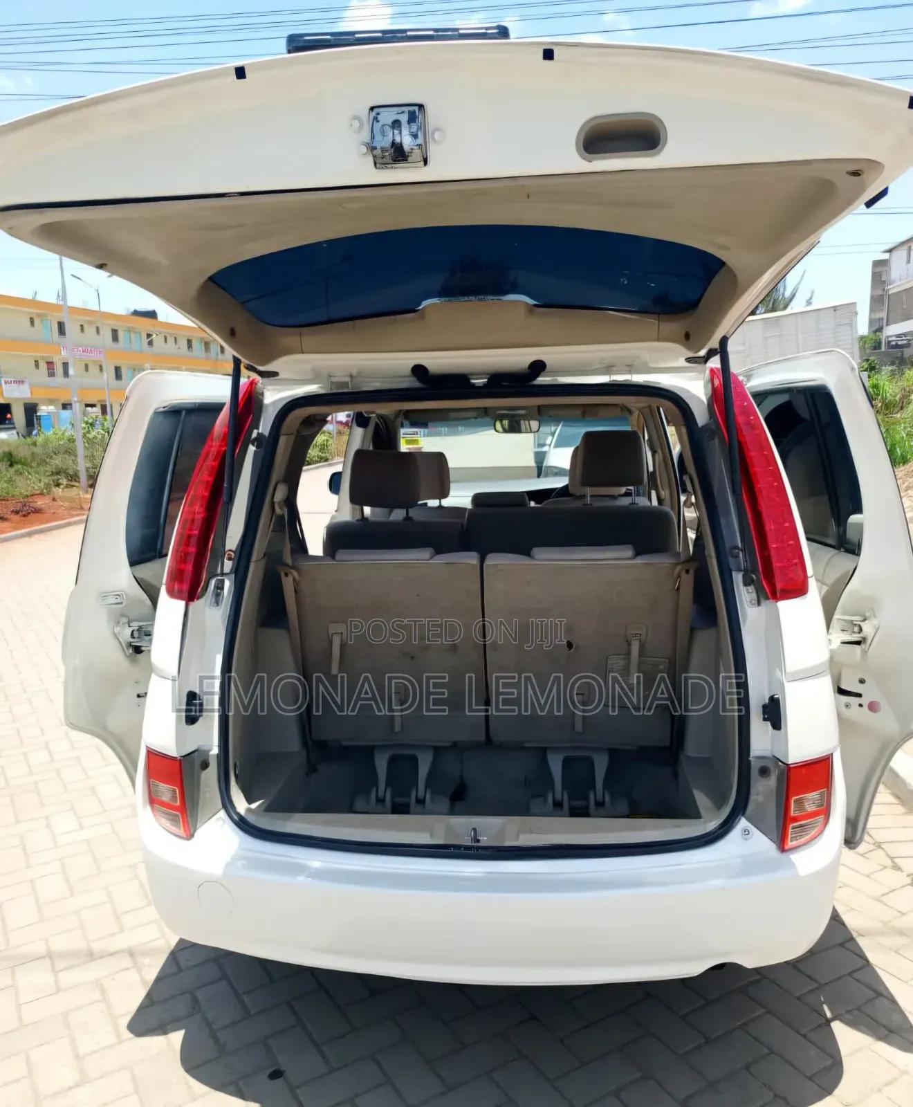 Toyota ISIS 1.8 L 2WD 2012 White