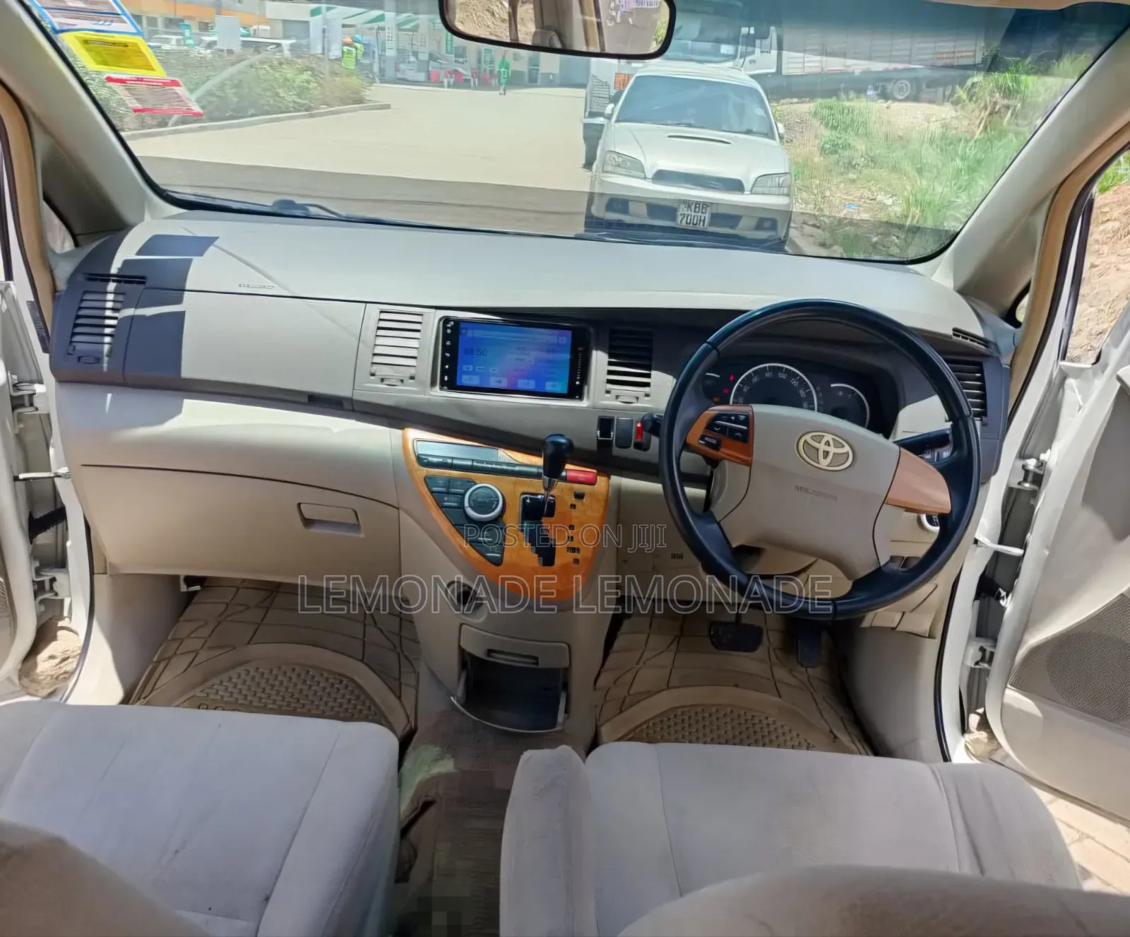 Toyota ISIS 1.8 L 2WD 2012 White