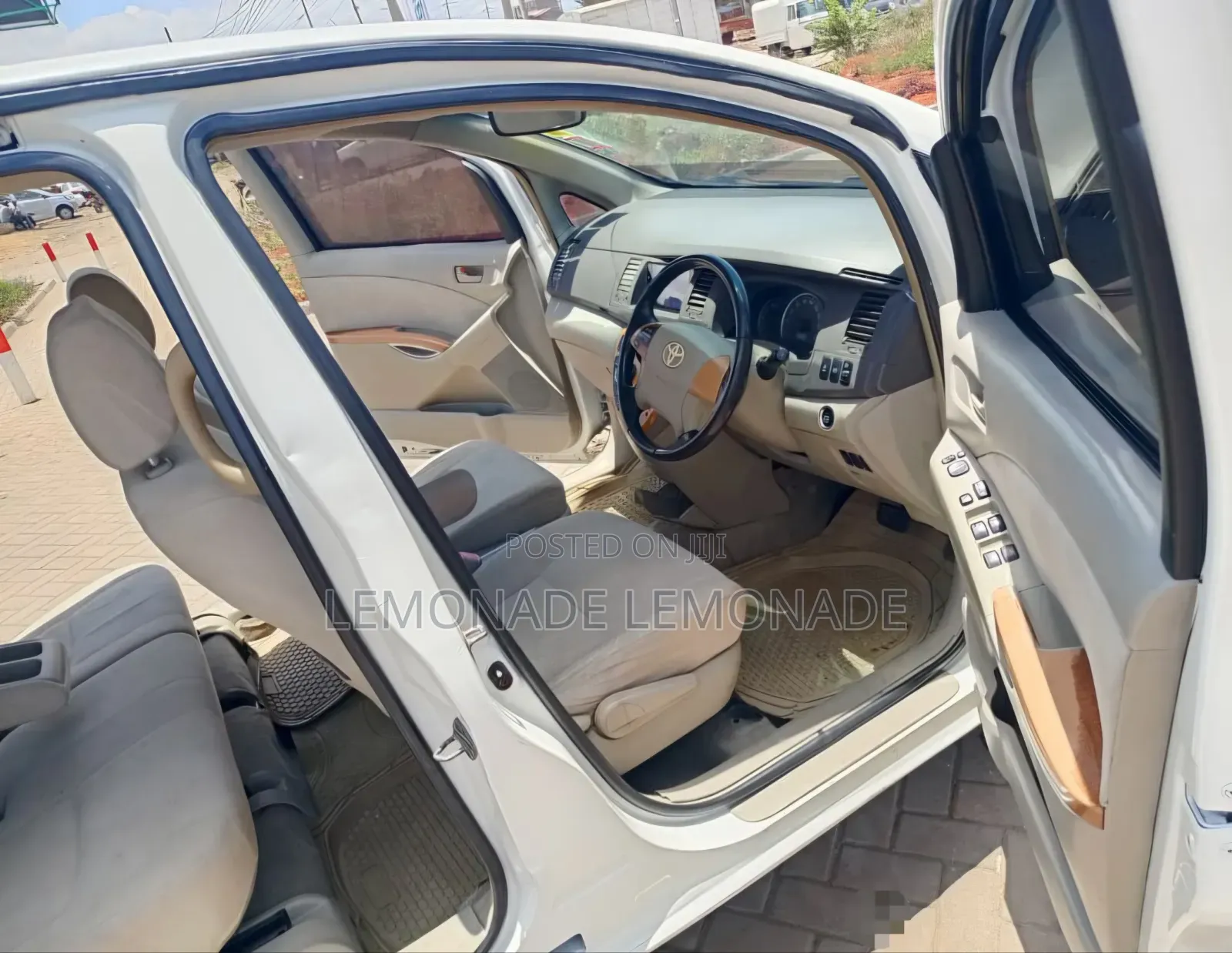 Toyota ISIS 1.8 L 2WD 2012 White