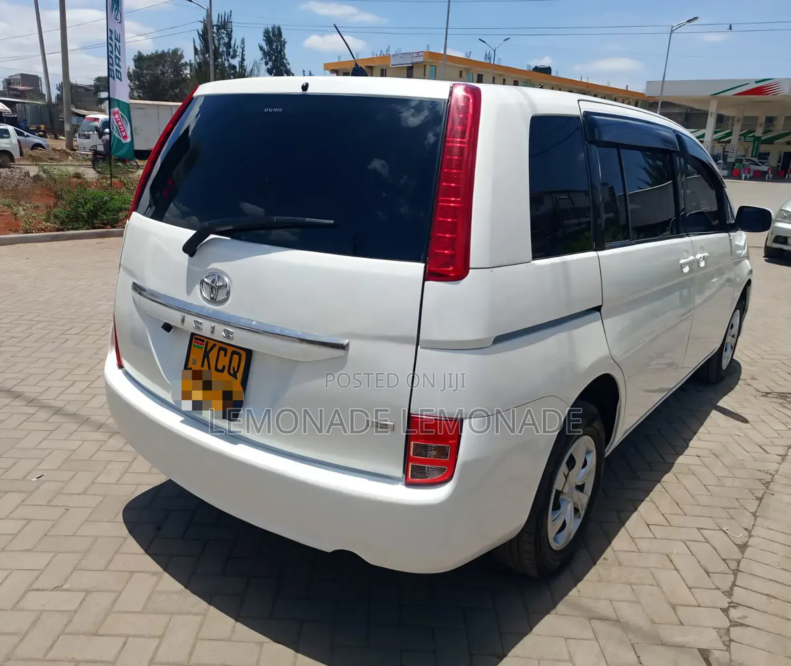 Toyota ISIS 1.8 L 2WD 2012 White