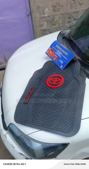 Heavy Duty Rubber Toyota Logo Honey Comb Pattern Nonslip Mats