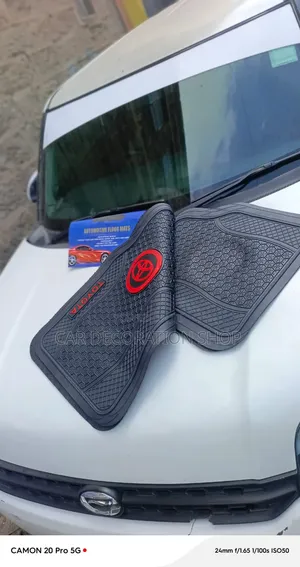 Toyota Car Floor Mats With Textured Pattern With Branding on Side Pane