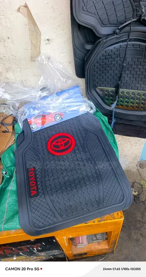 Toyota Car Floor Mats With Textured Pattern With Branding on Side Pane