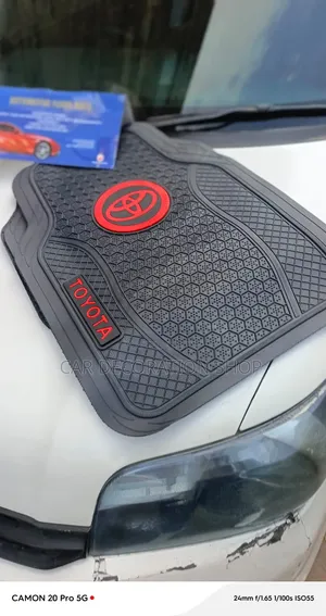 Toyota Black Rubber Mats Diamond Grip Style Traps Dust ,Mud