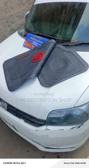 Toyota Floor Mats Keep Dirt,mud,spills Away From Car Floor