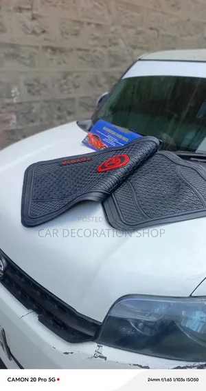 Toyota Floor Mats Keep Dirt,mud,spills Away From Car Floor