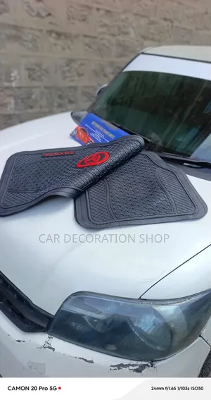 Toyota Floor Mats Keep Dirt,mud,spills Away From Car Floor