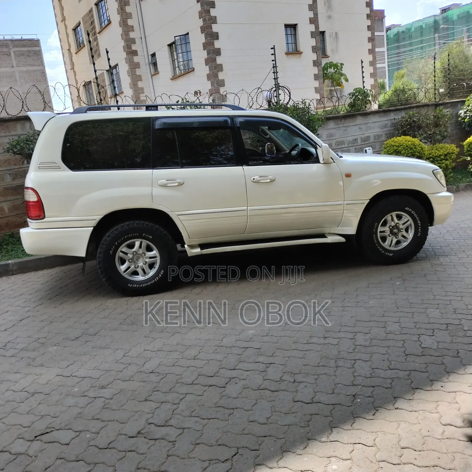 Toyota Land Cruiser Cygnus 4.7 2001 White