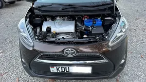 Toyota Sienta 2018 Brown