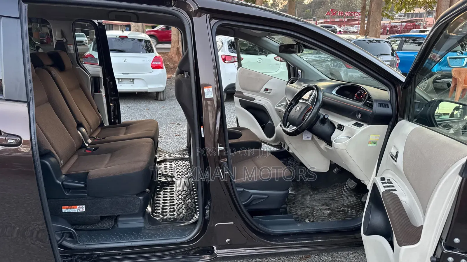 Toyota Sienta 2018 Brown