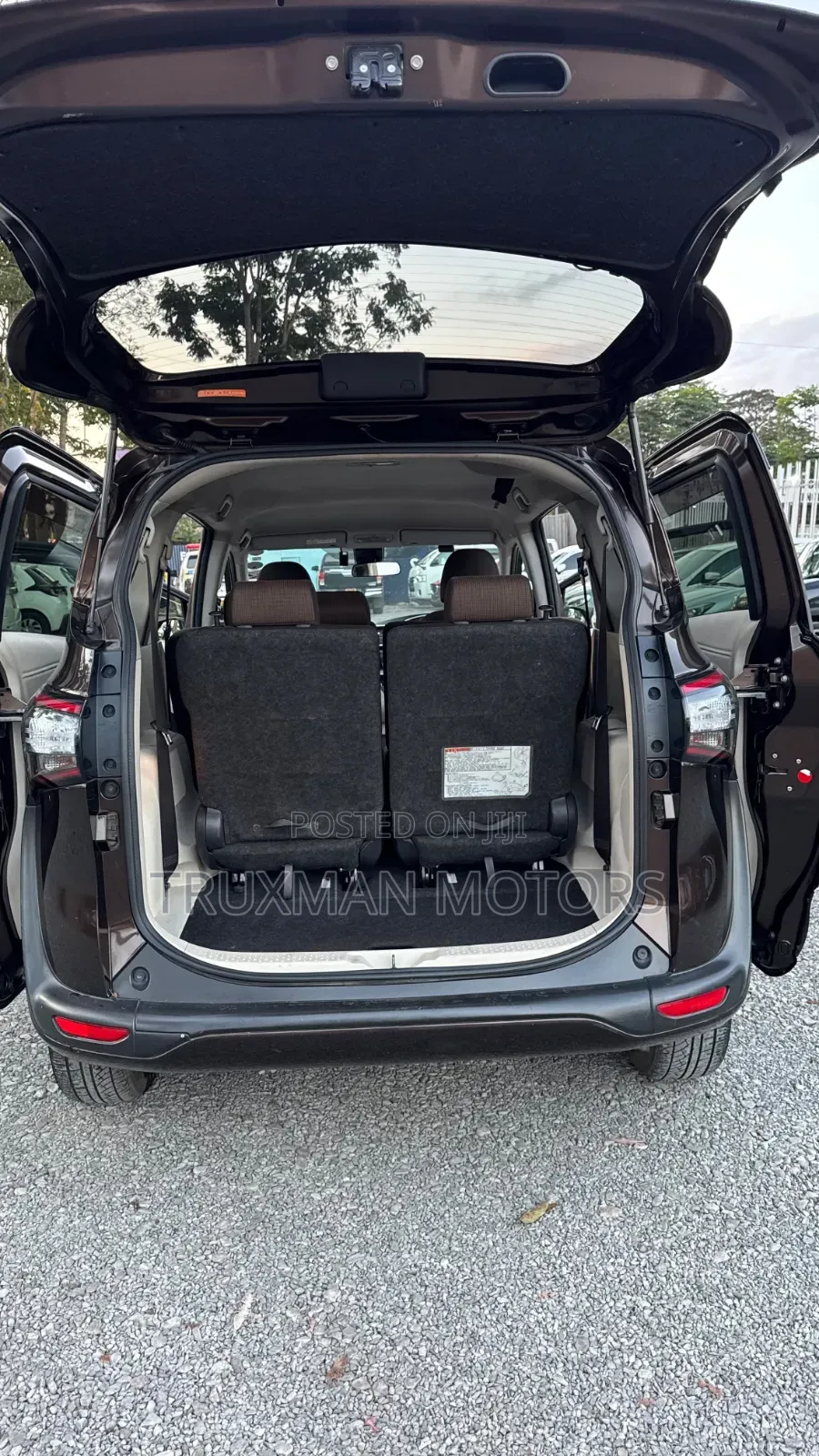 Toyota Sienta 2018 Brown